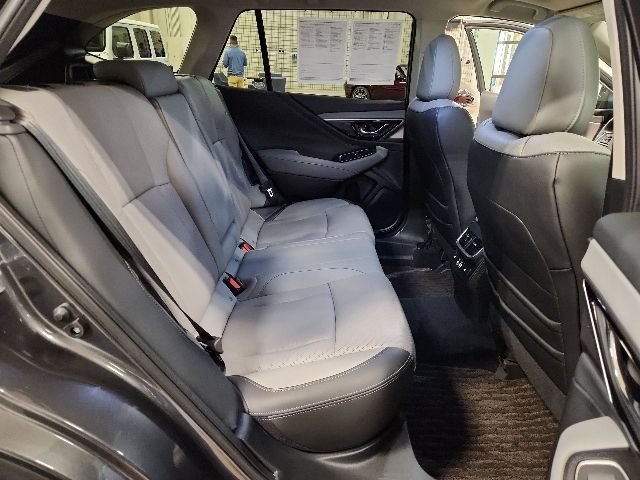 Used 2025 Subaru Outback Limited AWD/4WD image 30