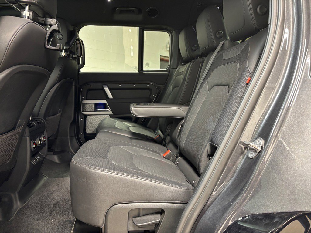 Used 2023 Land Rover Defender 130 X-Dynamic SE image 27