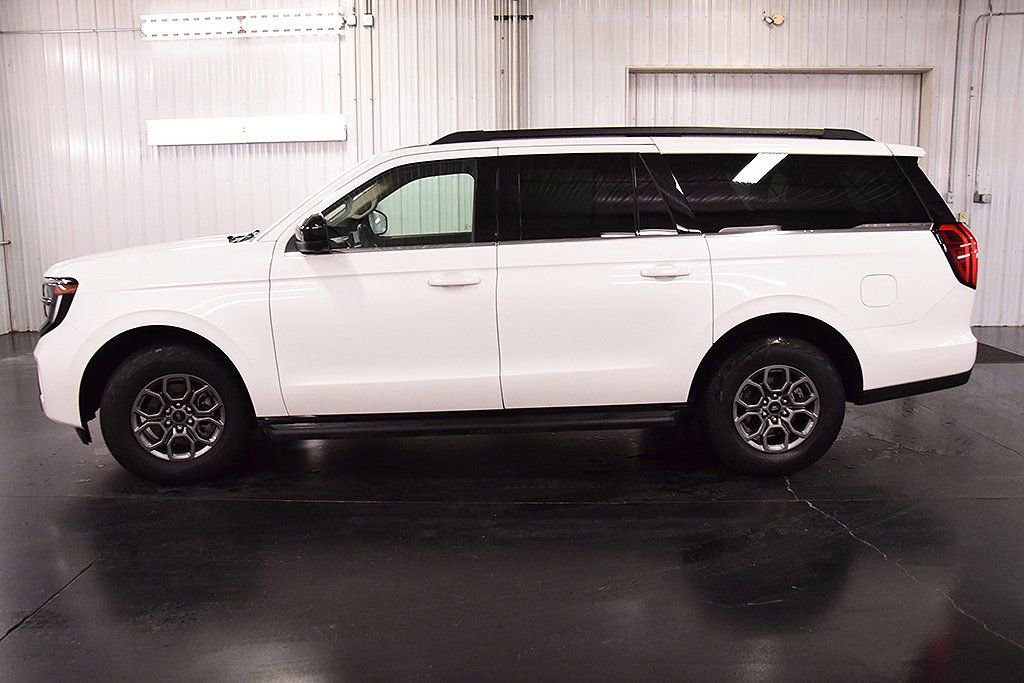 Used 2025 Ford Expedition Max Active AWD/4WD image 4