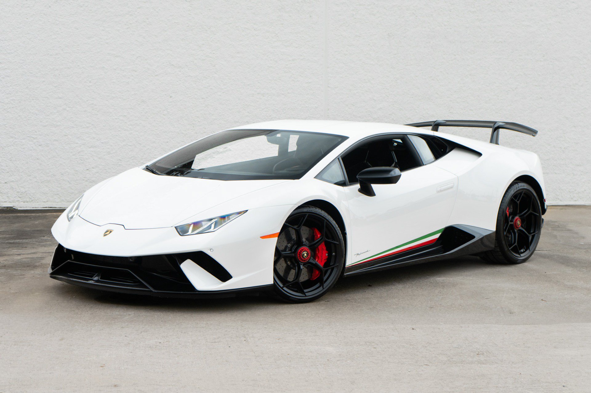 Used 2018 Lamborghini Huracan Performante AWD/4WD image 1