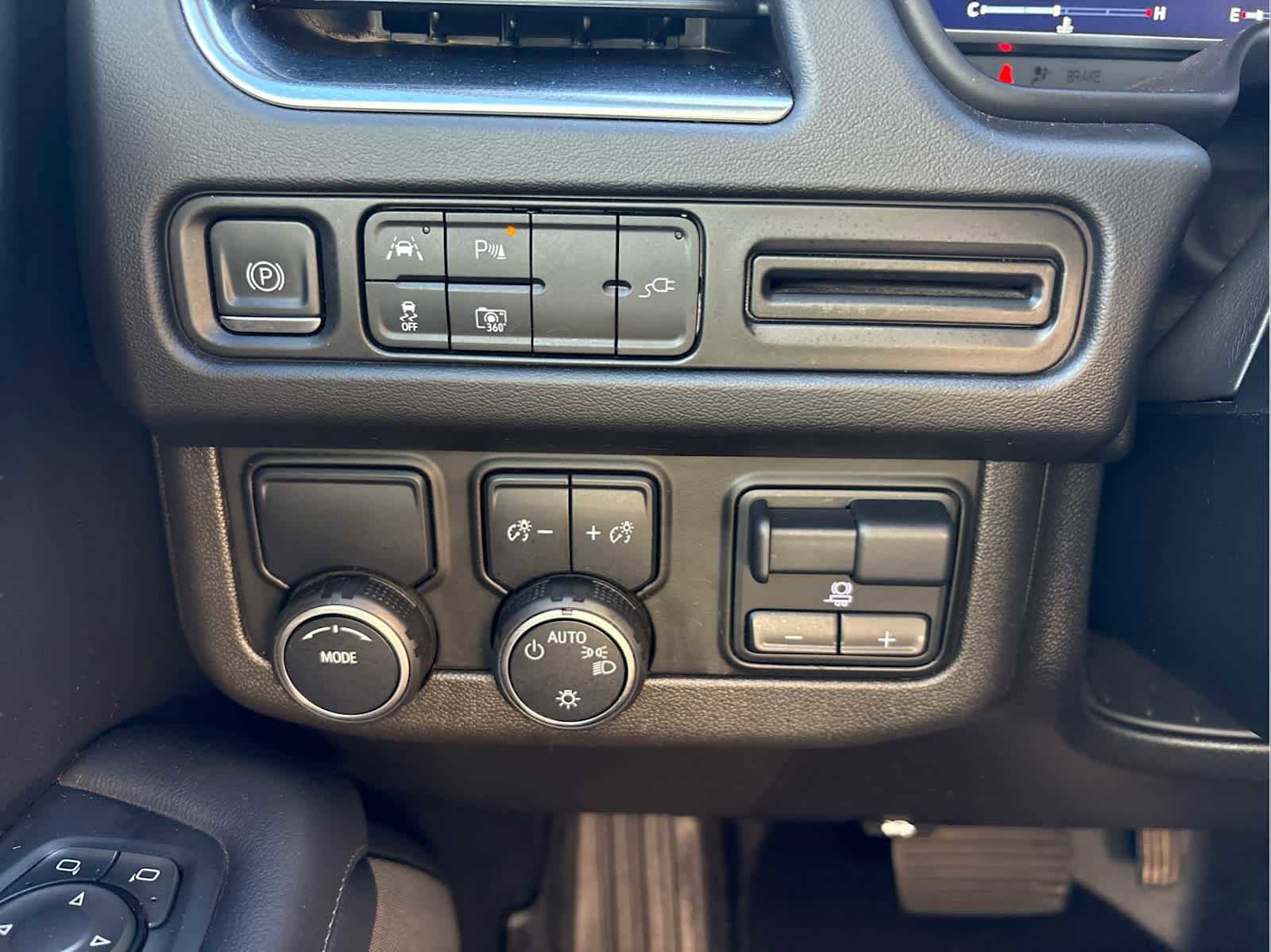 Used 2022 Chevrolet Tahoe LT w/ LT Signature Package image 29