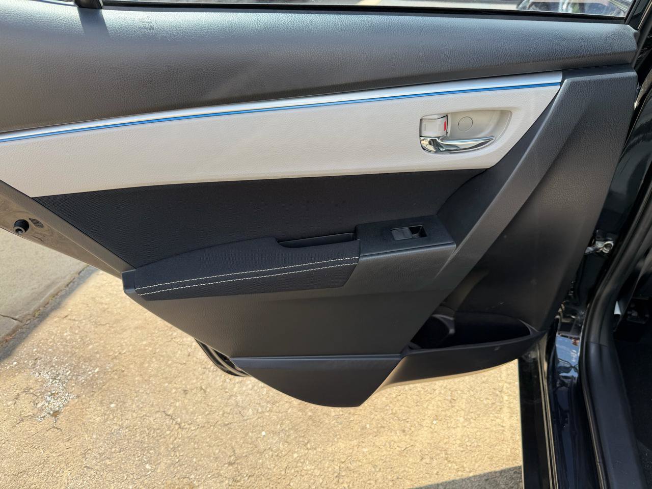 Used 2015 Toyota Corolla LE FWD image 13