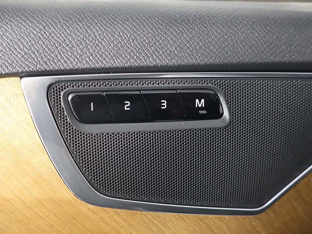 Used 2025 Volvo XC90 B5 Plus AWD/4WD image 43