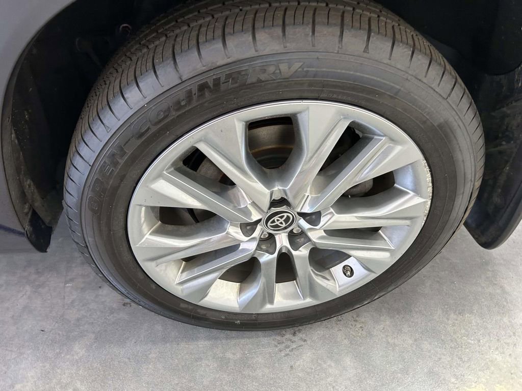 Certified 2021 Toyota Highlander Limited AWD/4WD image 9