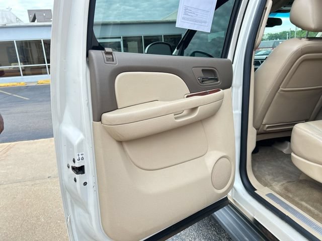 Used 2012 Chevrolet Suburban LTZ AWD/4WD image 23