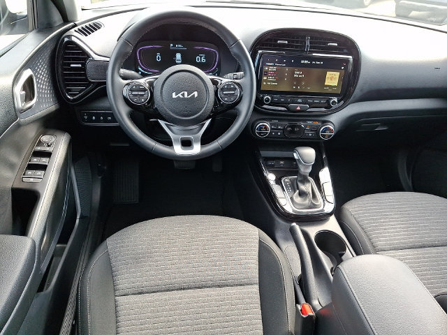 Used 2025 Kia Soul EX FWD image 12