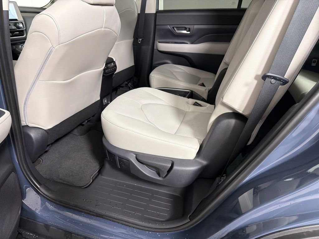 Used 2026 Toyota Grand Highlander Platinum image 23