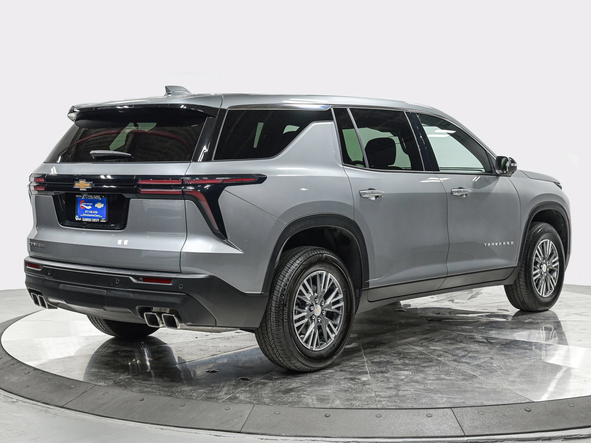 Used 2024 Chevrolet Traverse LS FWD image 7