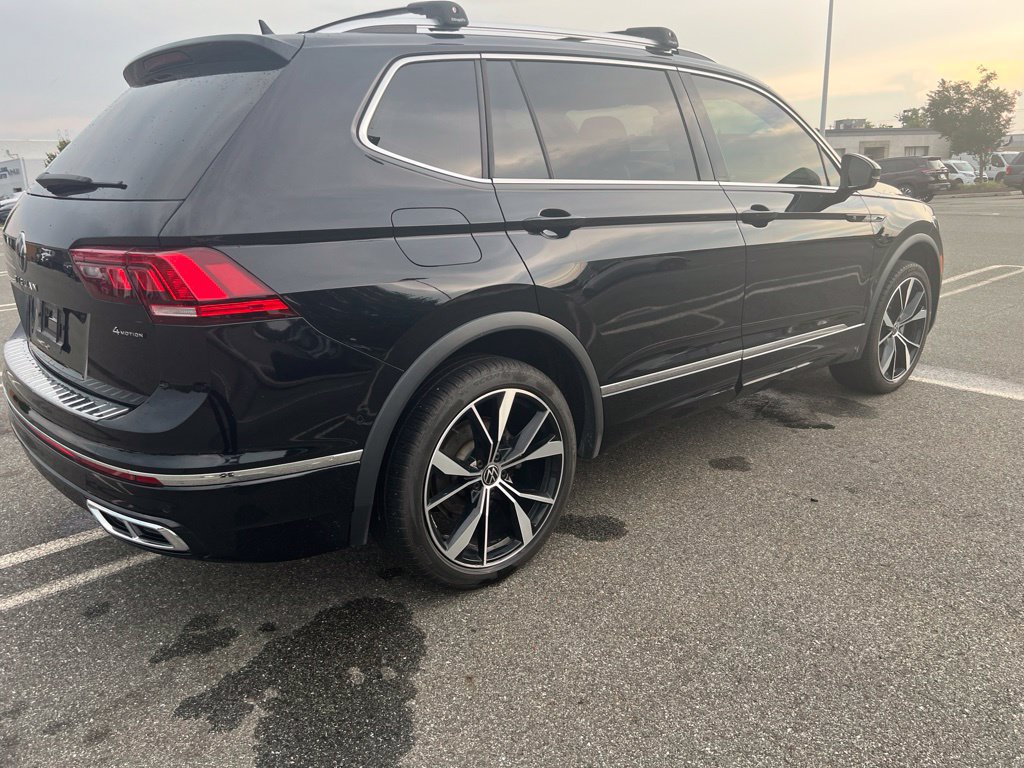 Used 2024 Volkswagen Tiguan SEL R-Line AWD/4WD image 4