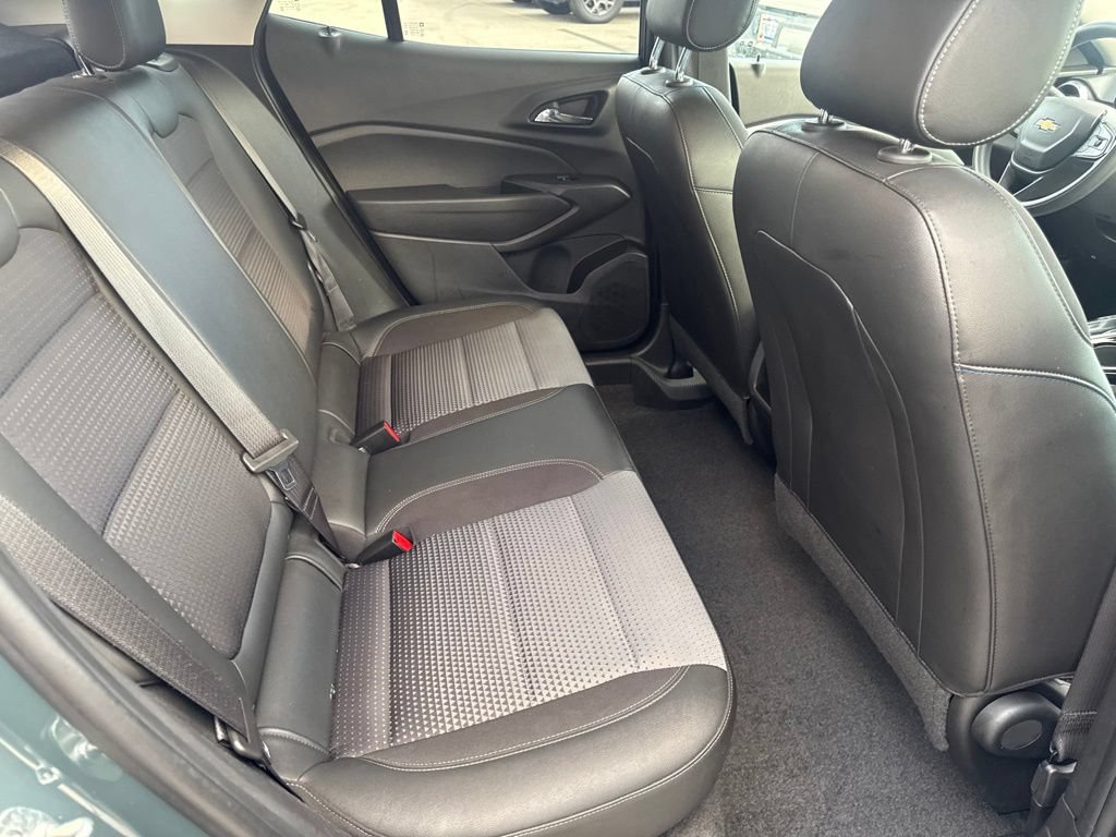 Used 2025 Chevrolet Trax LT FWD image 34