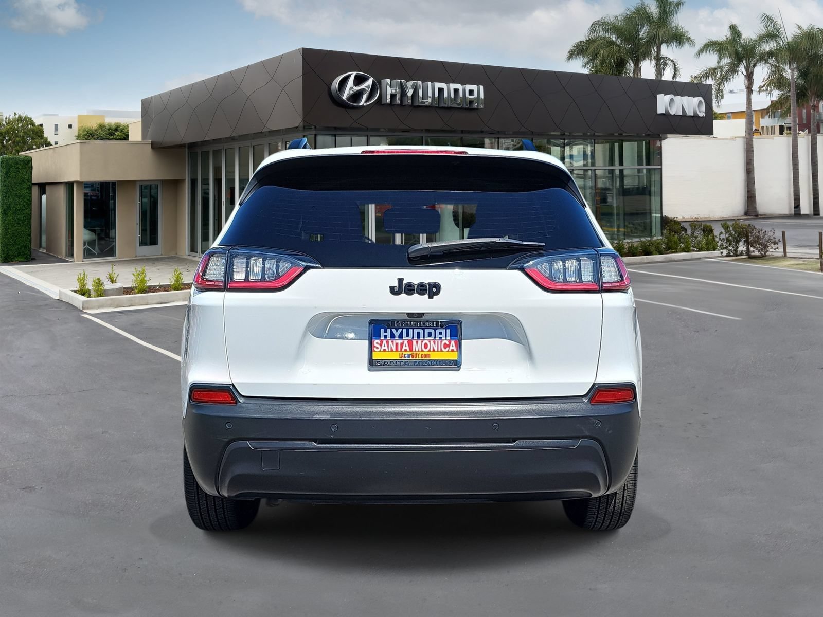 Used 2019 Jeep Cherokee Latitude Plus FWD image 4