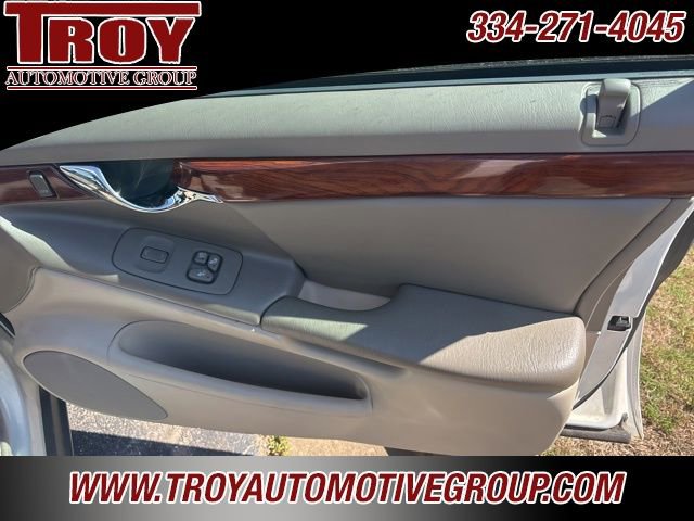 Used 2004 Cadillac De Ville w/ Equipment Group FWD image 18