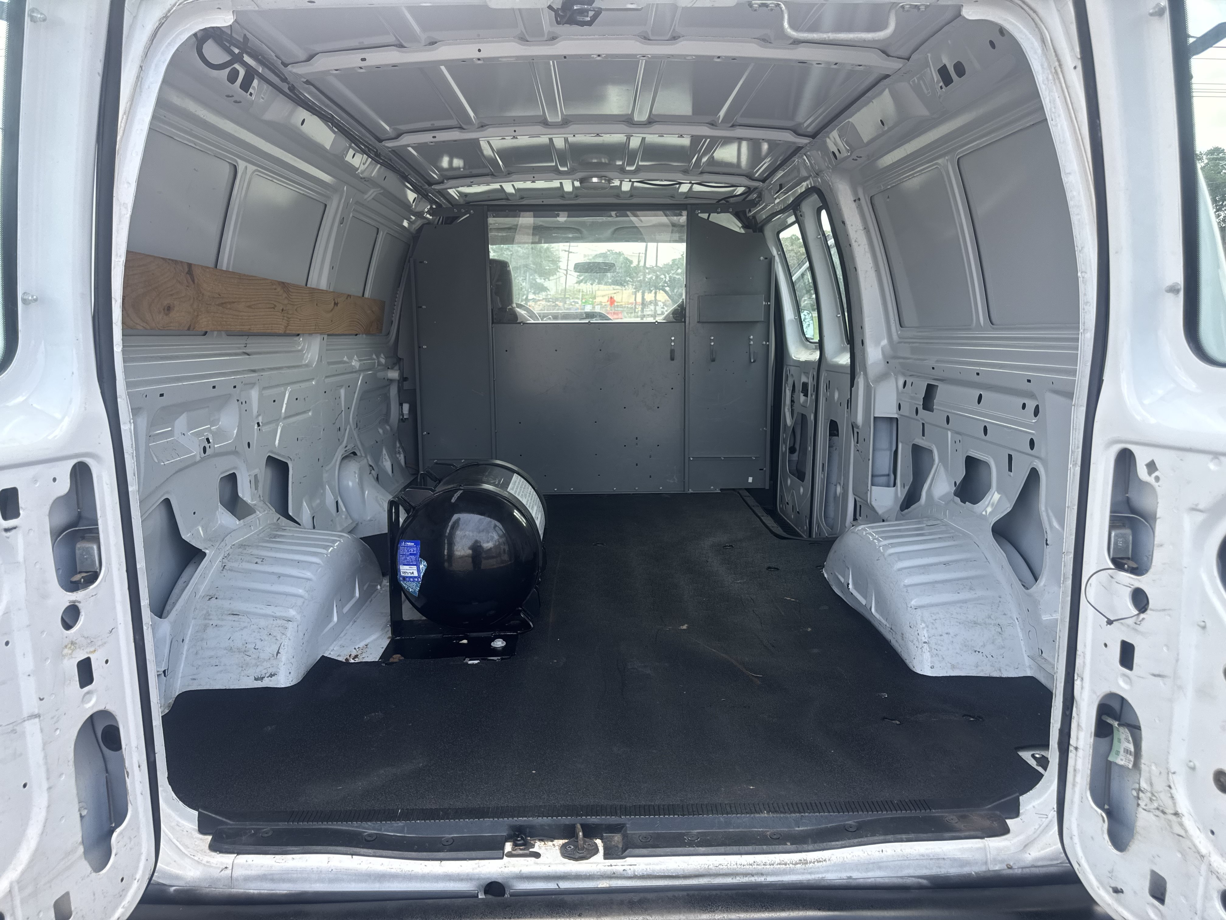 Used 2010 Ford E-250 and Econoline 250 RWD image 15