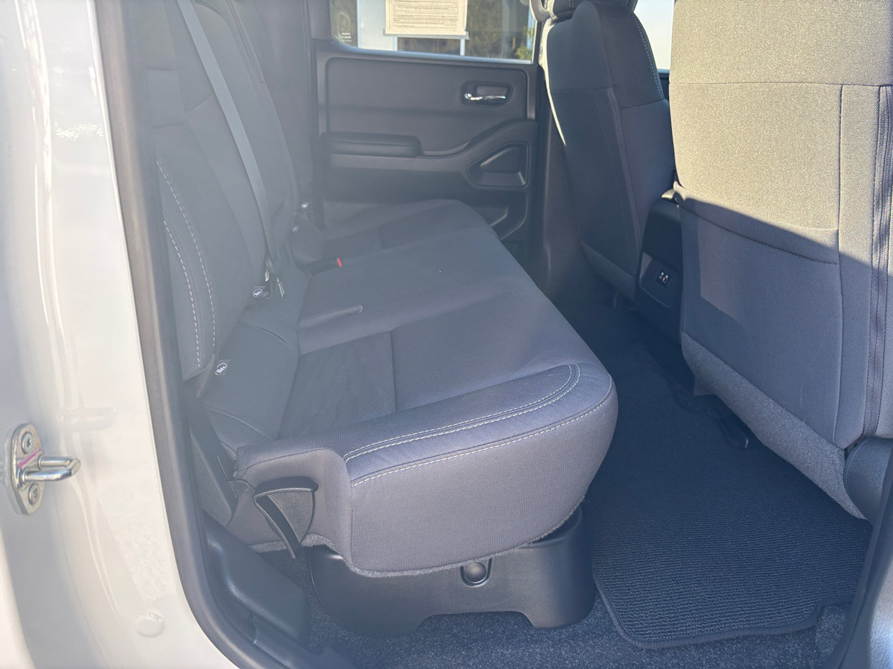 Used 2024 Nissan Frontier SV image 12