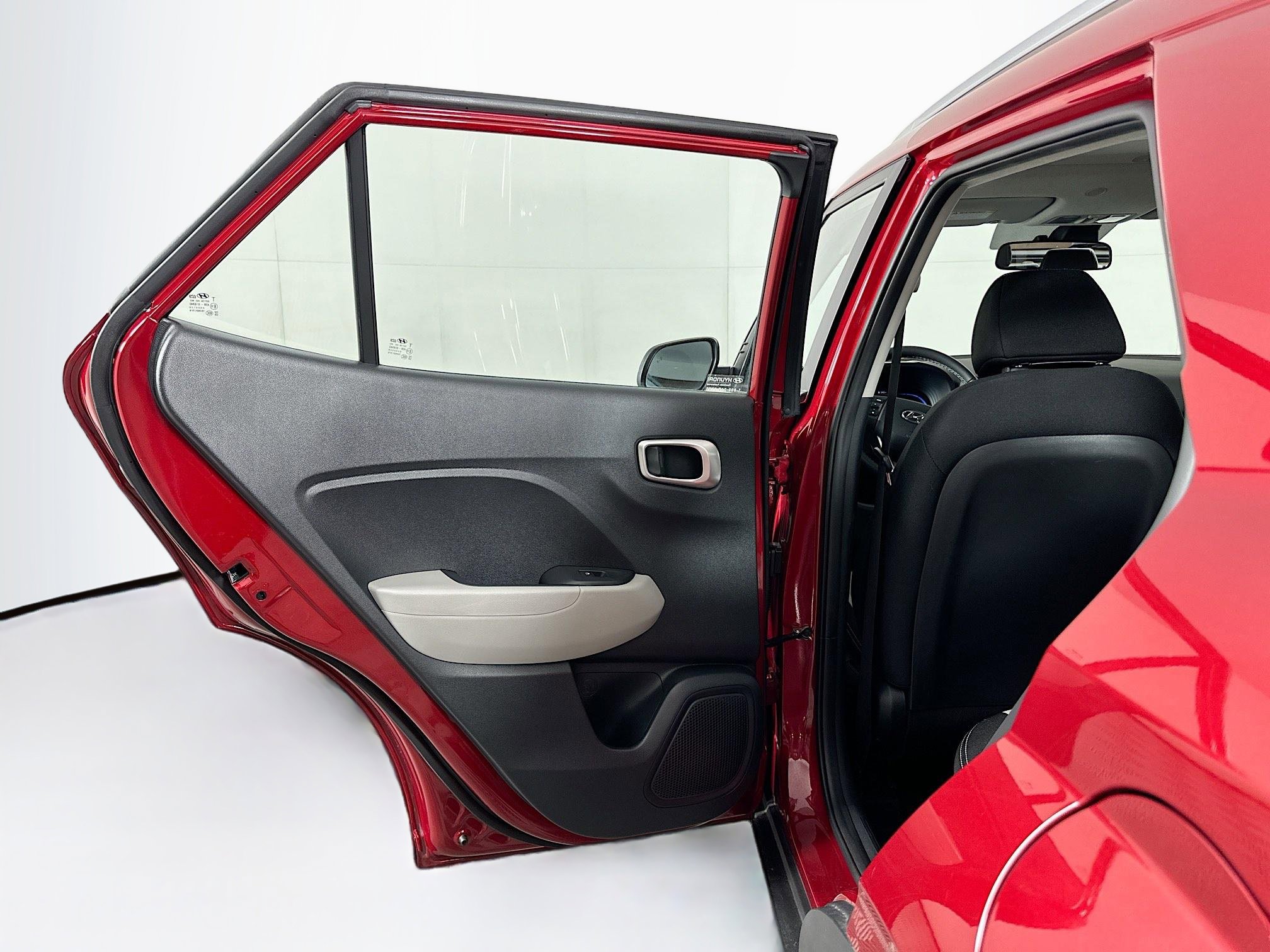 Used 2025 Hyundai Venue SEL image 26