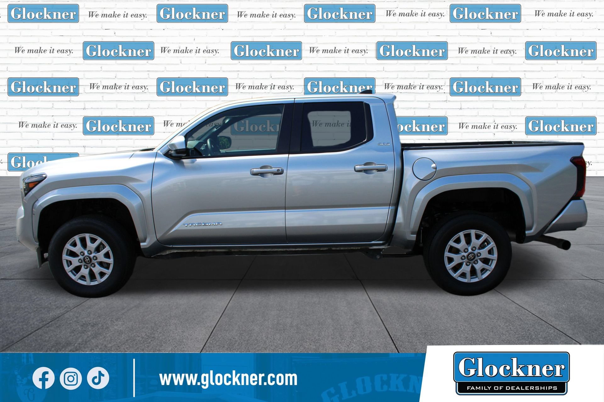 Used 2025 Toyota Tacoma SR5 AWD/4WD image 9