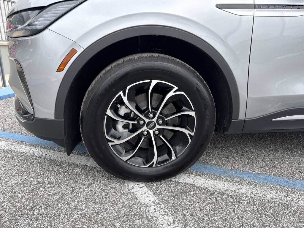New 2026 Lincoln Nautilus Premier AWD/4WD image 10