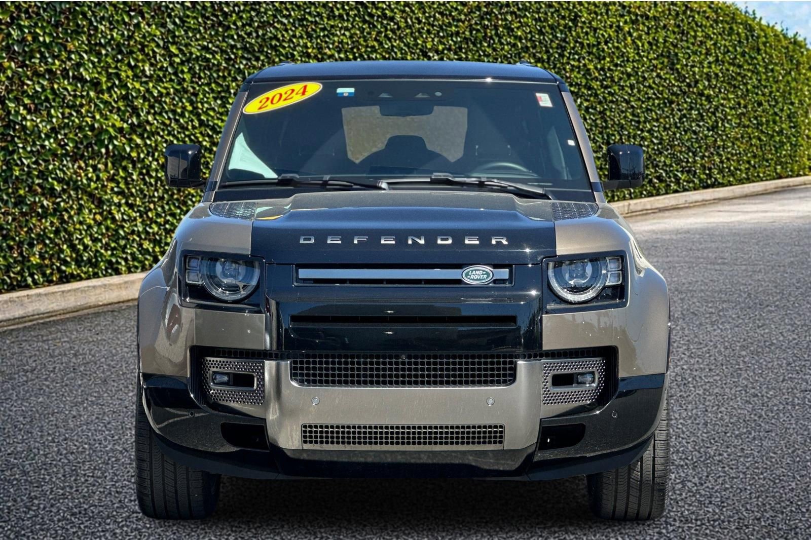 Used 2024 Land Rover Defender 110 X AWD/4WD image 9