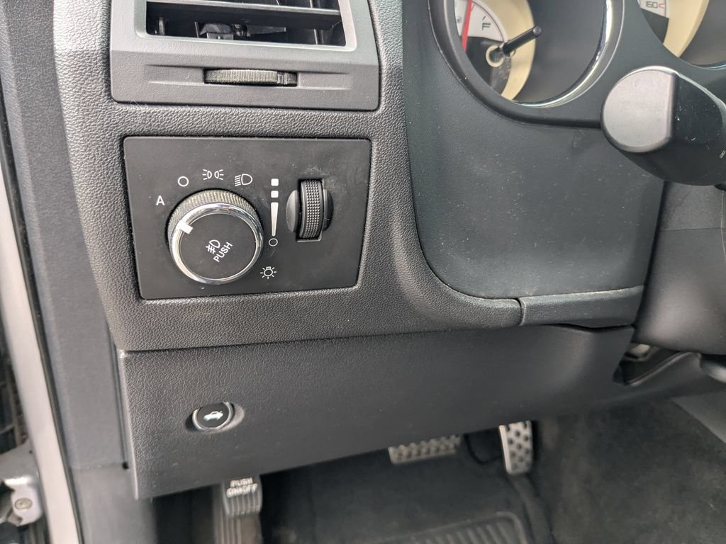 Used 2014 Dodge Challenger R/T RWD image 16