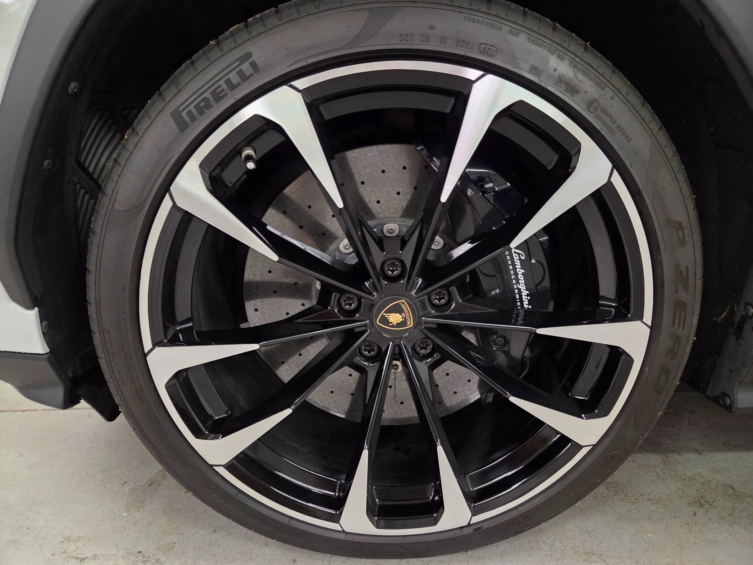 Used 2020 Lamborghini Urus AWD/4WD image 14