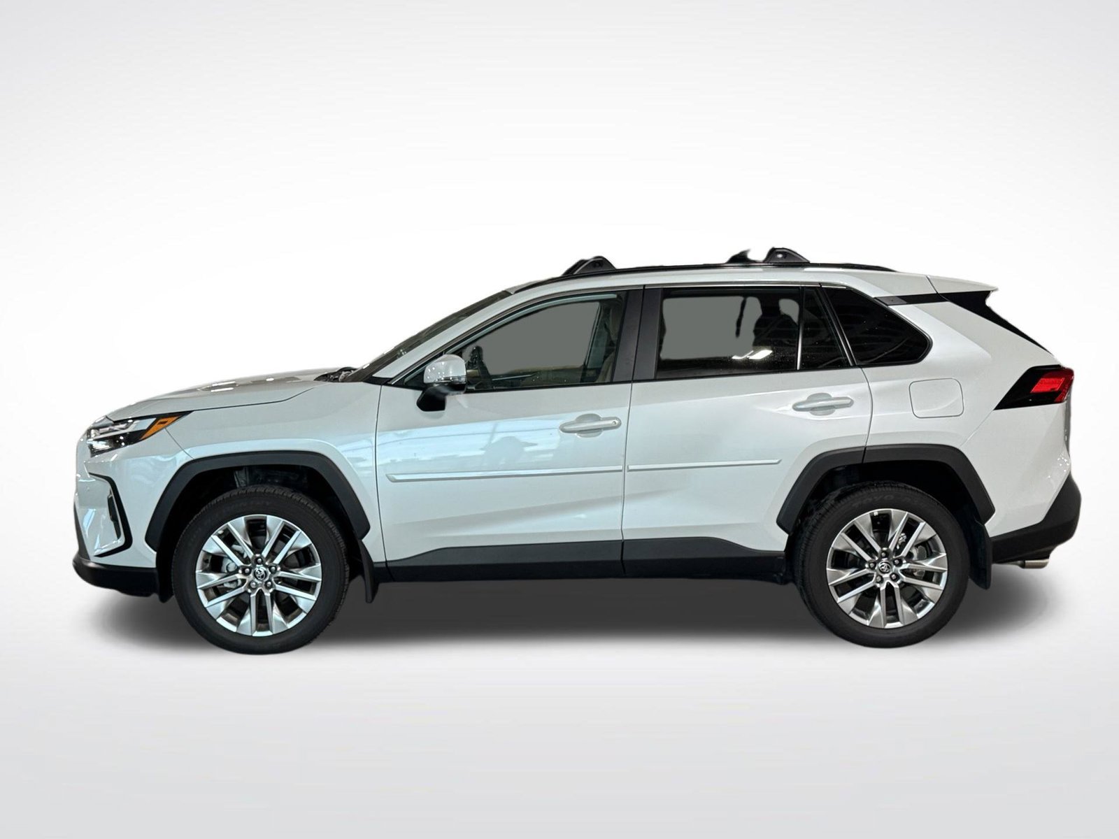 Used 2025 Toyota RAV4 XLE Premium w/ Weather Package AWD/4WD image 7