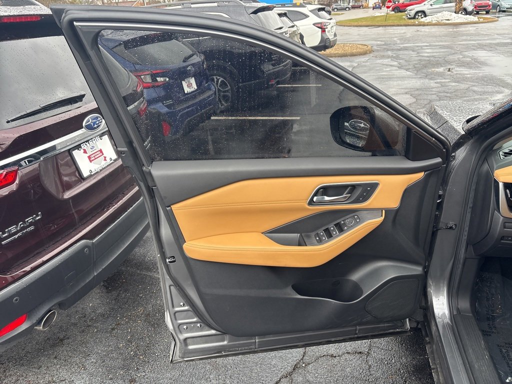 Used 2023 Nissan Rogue Platinum w/ Platinum Premium Package image 19