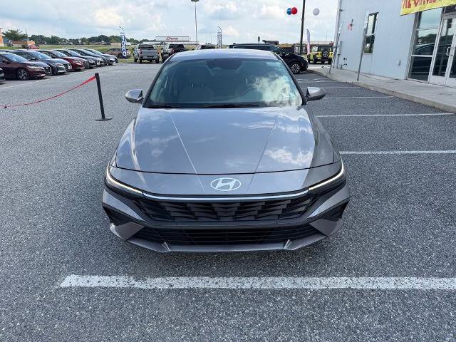 Used 2024 Hyundai Elantra SEL FWD image 3