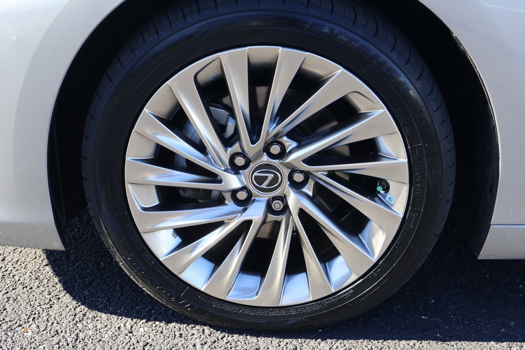 Used 2022 Lexus ES 300h w/ Luxury Package image 8