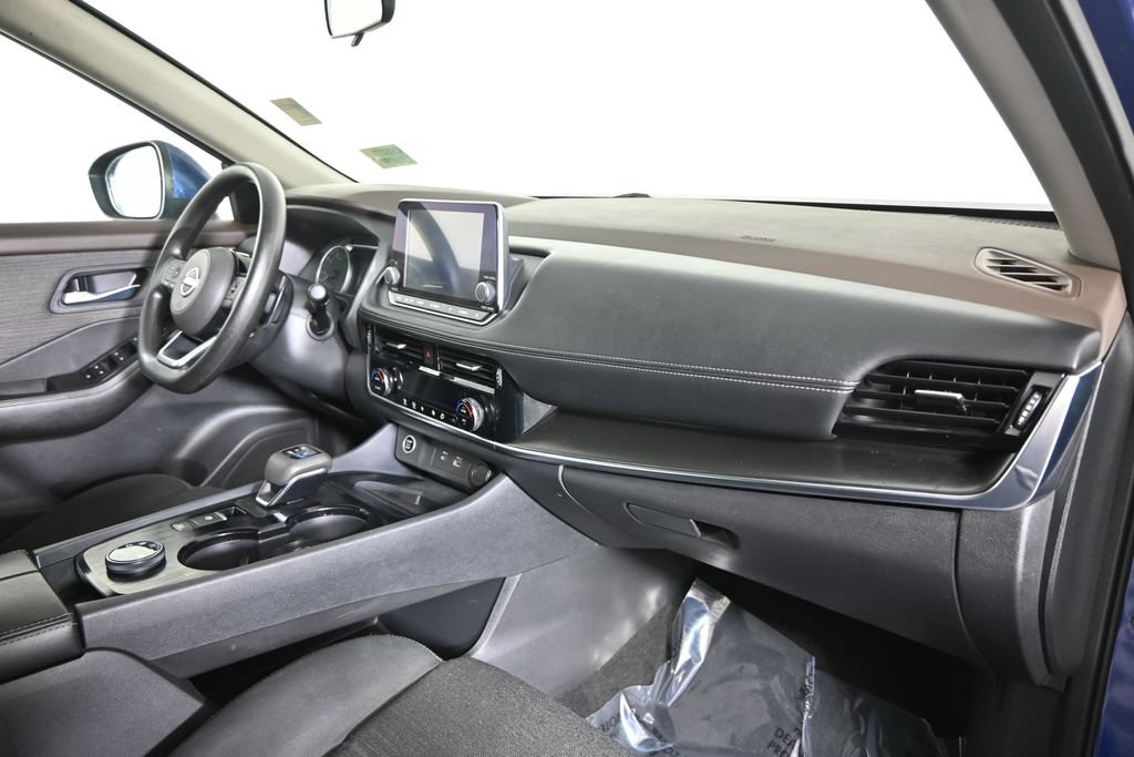 Used 2022 Nissan Rogue SV AWD/4WD image 16