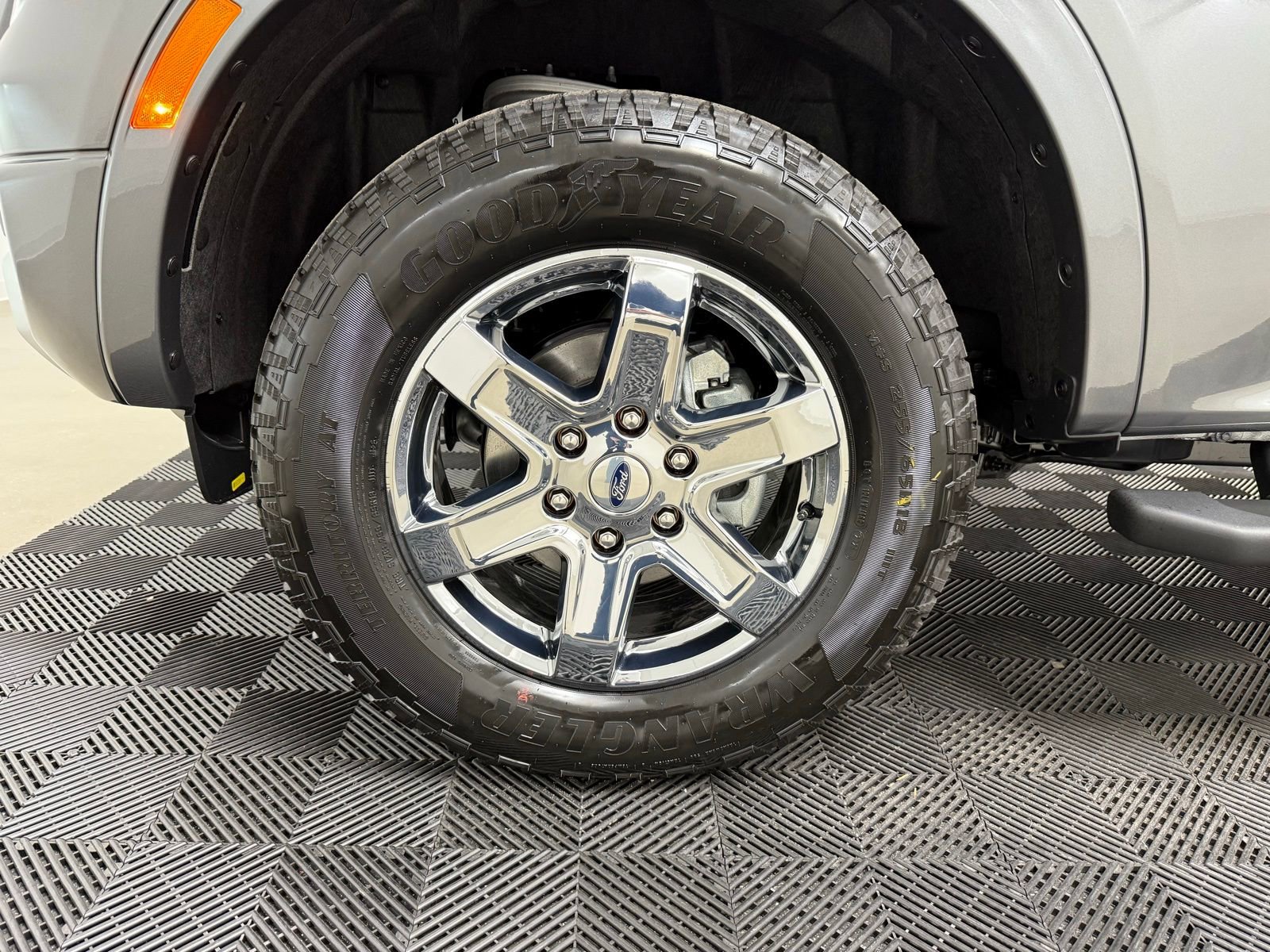 New 2025 Ford Ranger XLT w/ FX4 Off-Road Package AWD/4WD image 9