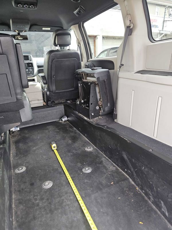 Used 2019 Dodge Grand Caravan SXT image 18