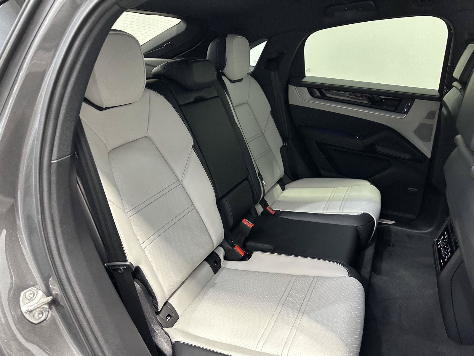 New 2026 Porsche Cayenne Coupe AWD/4WD image 42