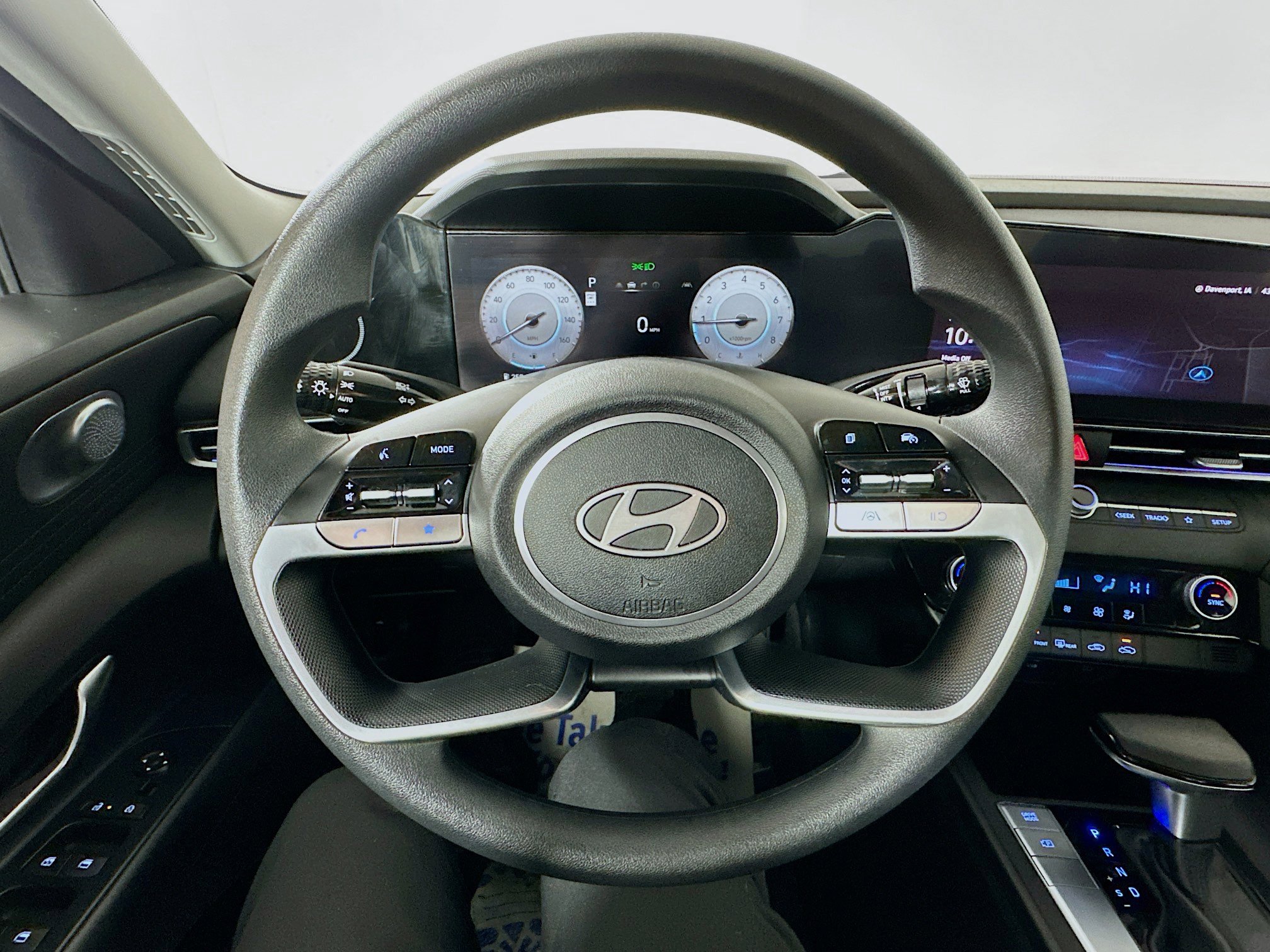 Used 2024 Hyundai Elantra SEL image 11