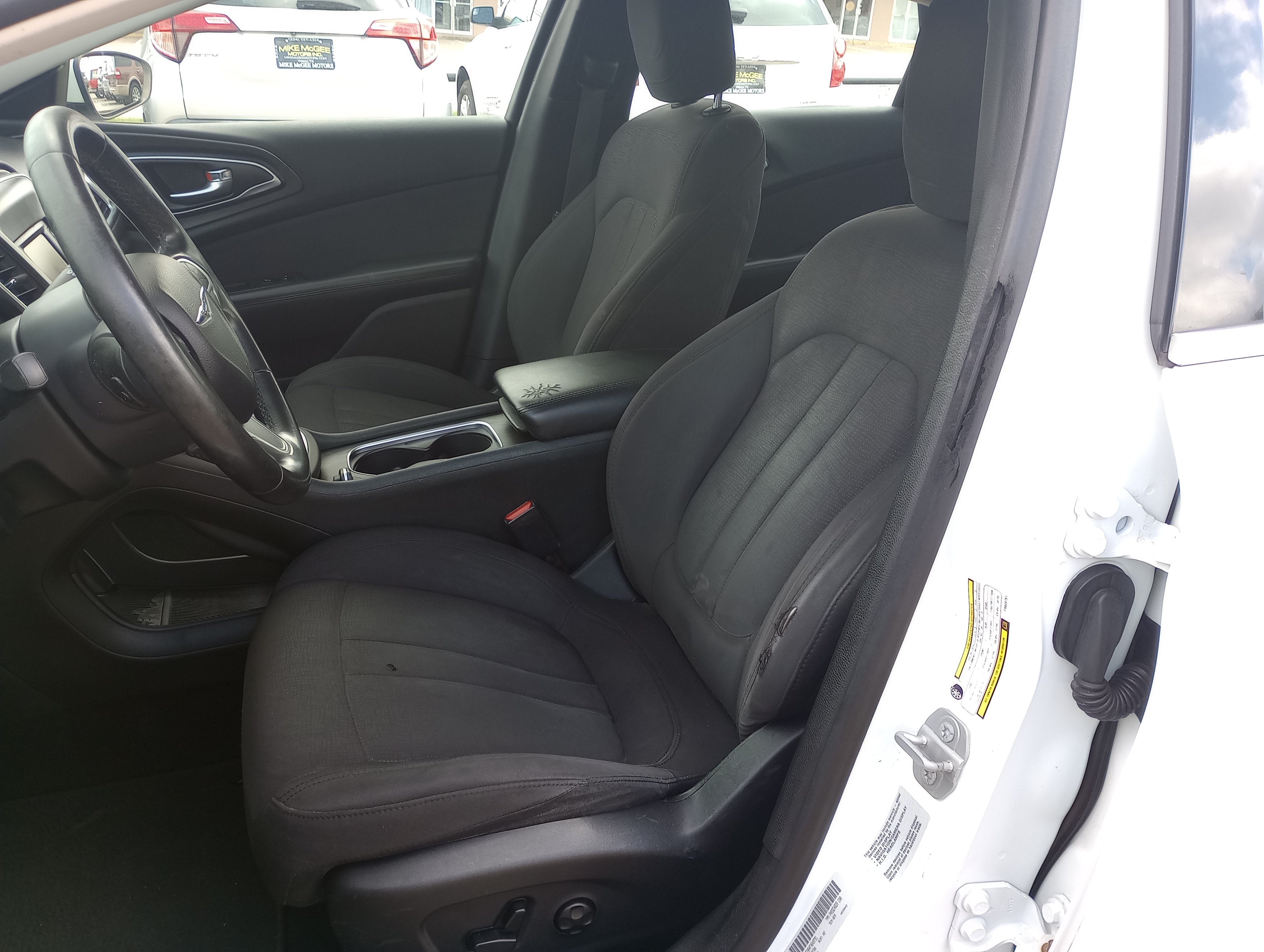 Used 2015 Chrysler 200 Limited FWD image 10