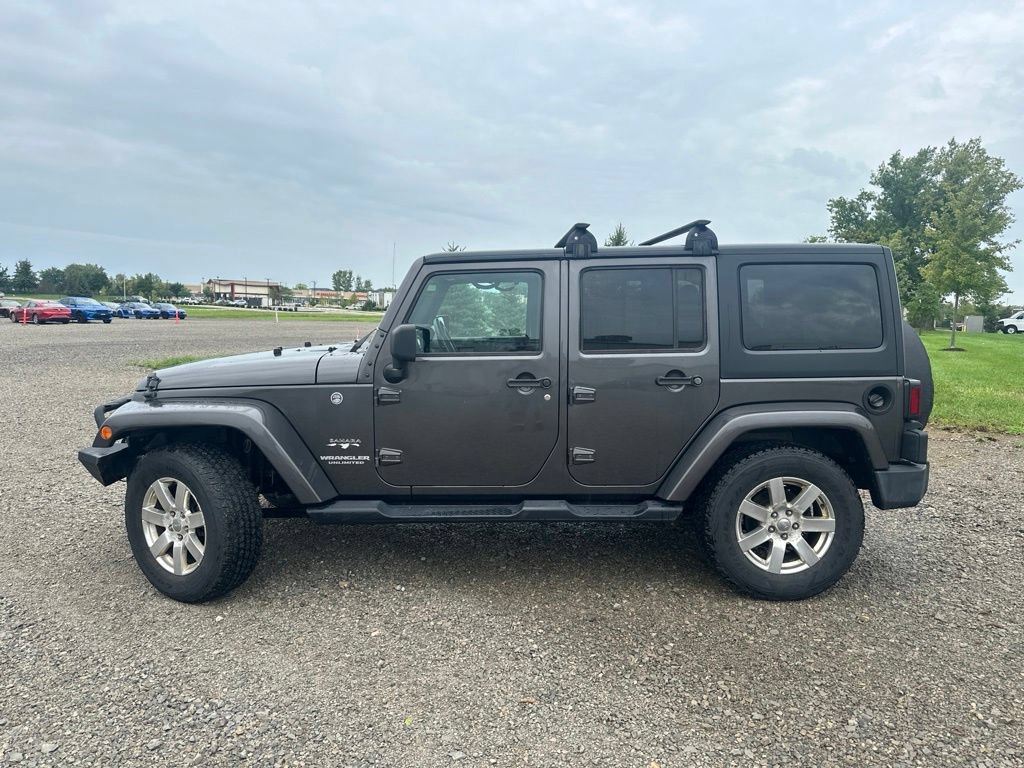 Used 2016 Jeep Wrangler Unlimited Sahara w/ Dual Top Group AWD/4WD image 7