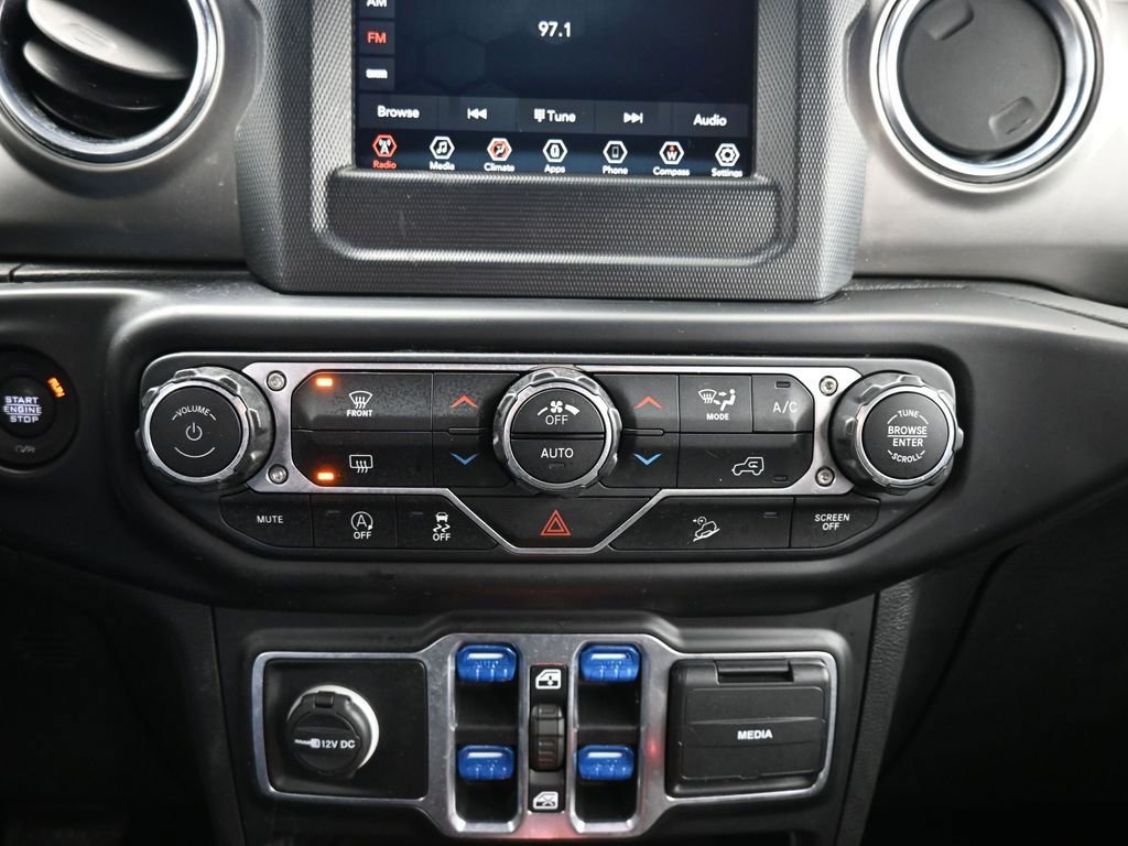 Used 2020 Jeep Wrangler Unlimited Sahara AWD/4WD image 24