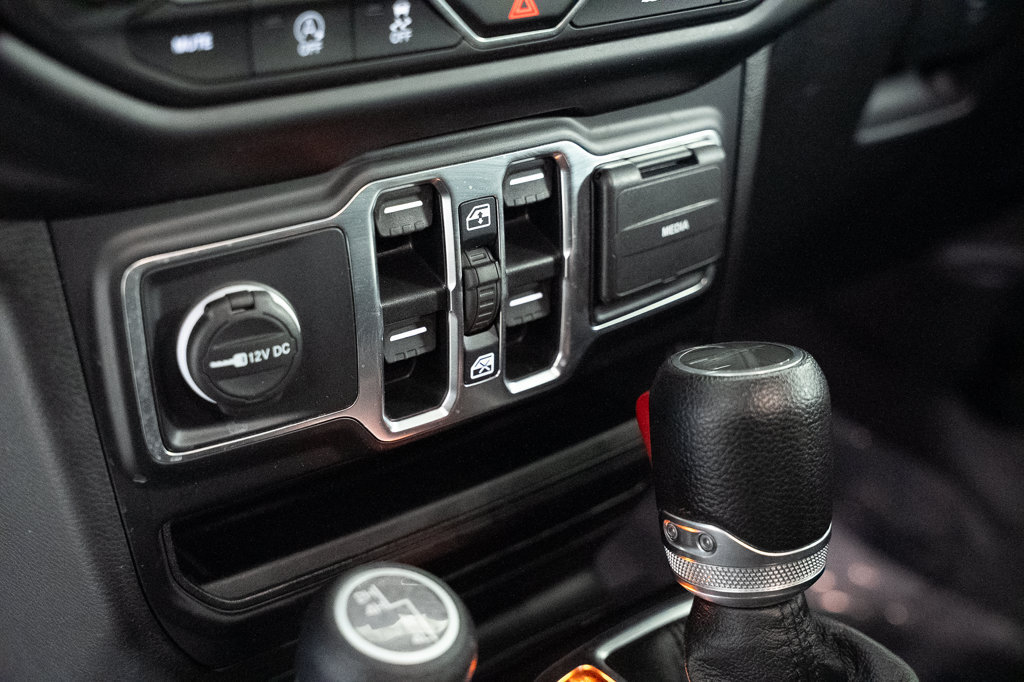 Used 2023 Jeep Gladiator Sport AWD/4WD image 37