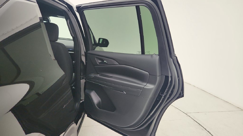 New 2027 Chevrolet Traverse LT w/ Driver Confidence Package FWD image 26