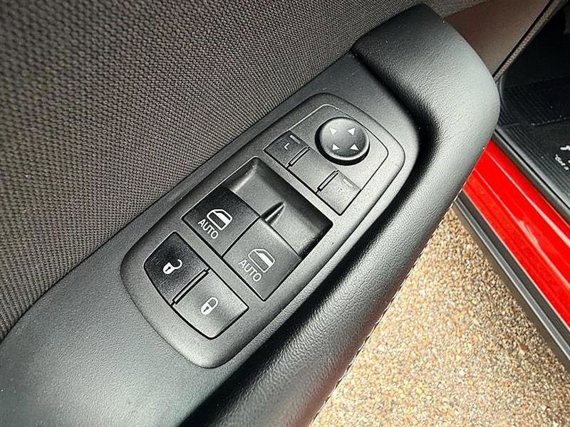 Used 2022 Dodge Challenger SXT RWD image 19