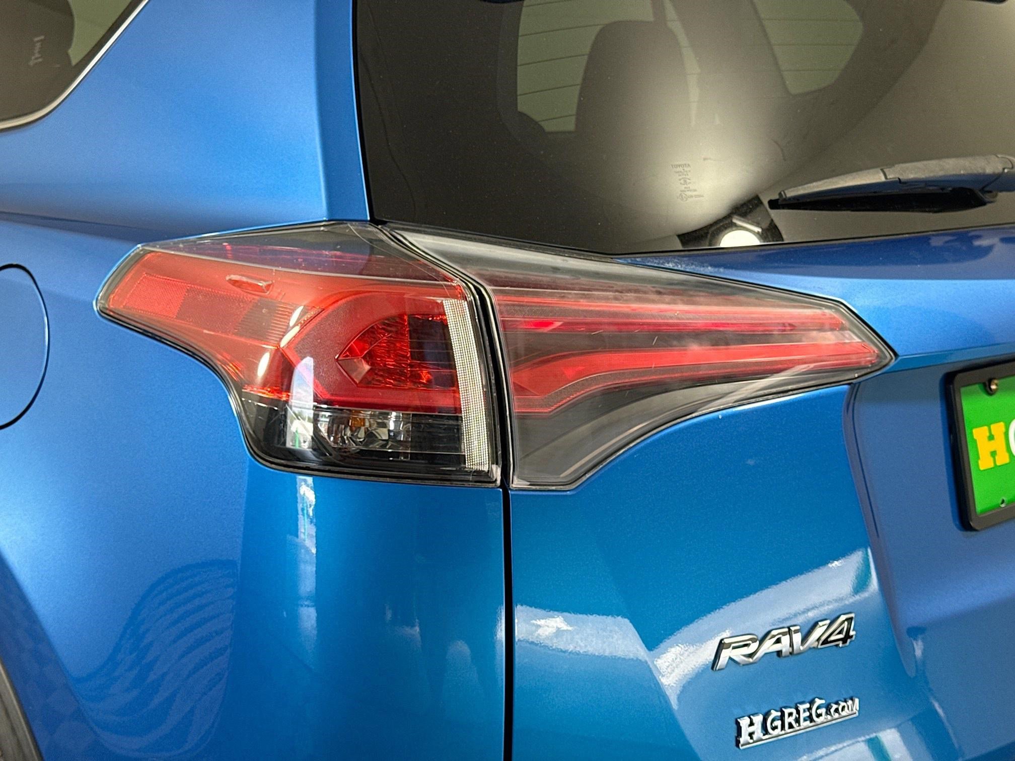 Used 2018 Toyota RAV4 LE image 35