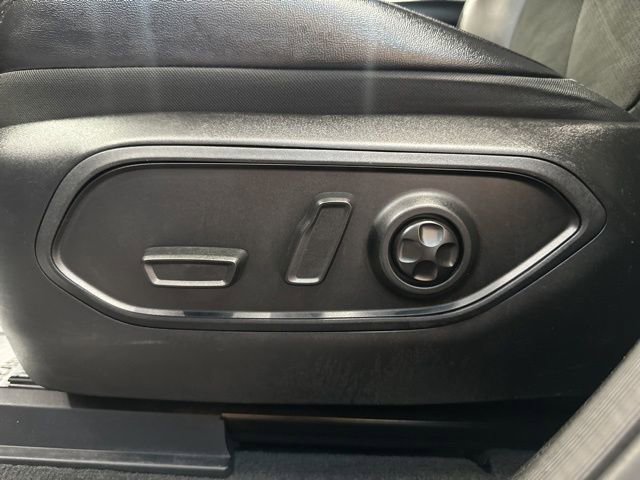 Used 2023 Jeep Grand Cherokee L Laredo image 27