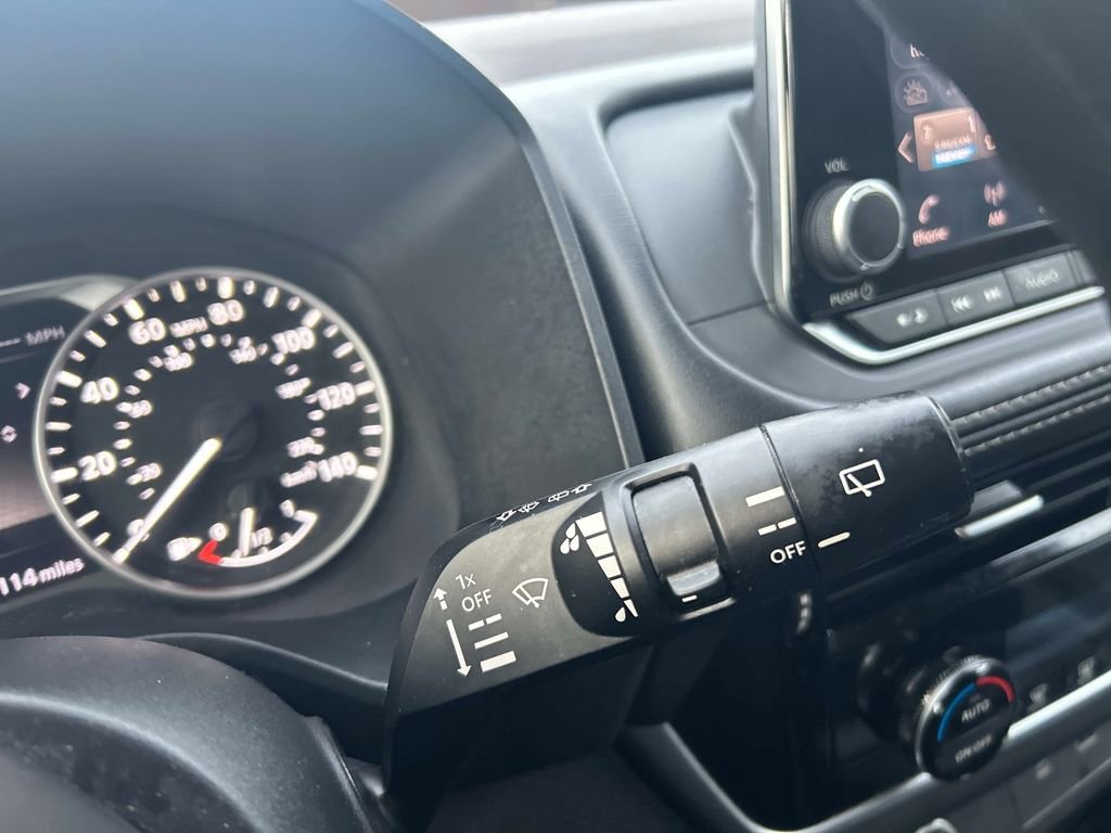 Used 2022 Nissan Rogue SV image 24