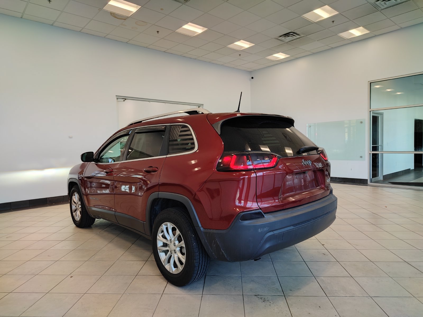 Used 2019 Jeep Cherokee Latitude w/ Cold Weather Group FWD image 5