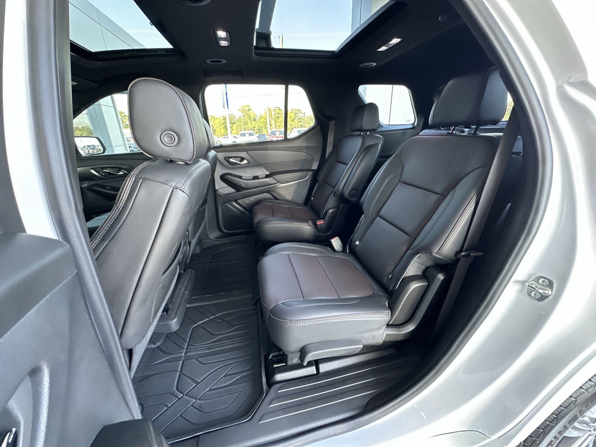 Used 2023 Chevrolet Traverse High Country w/ LPO, 'HIT The Road' Package FWD image 26
