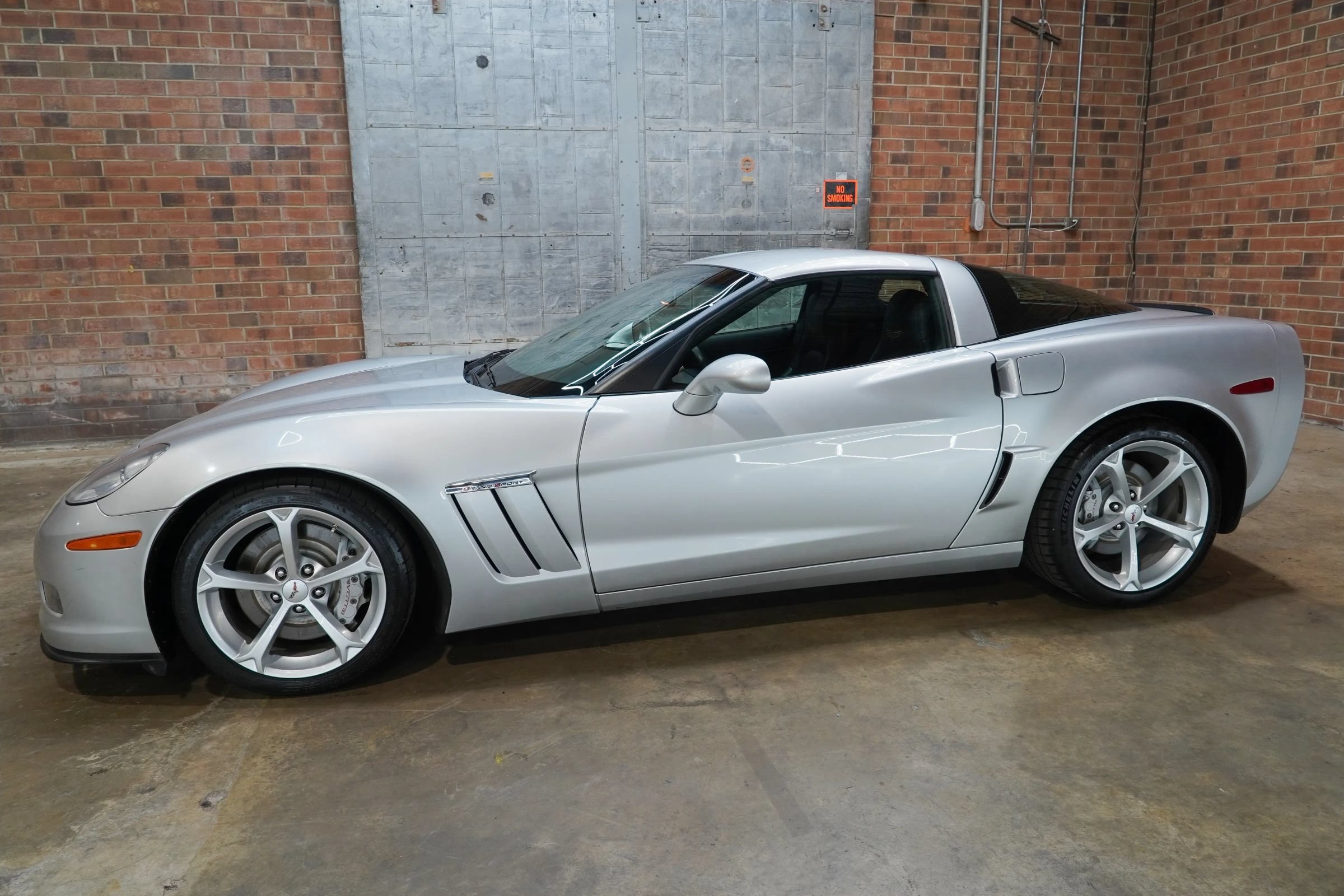 Used 2010 Chevrolet Corvette Grand Sport w/ Preferred Equipment Group RWD image 9