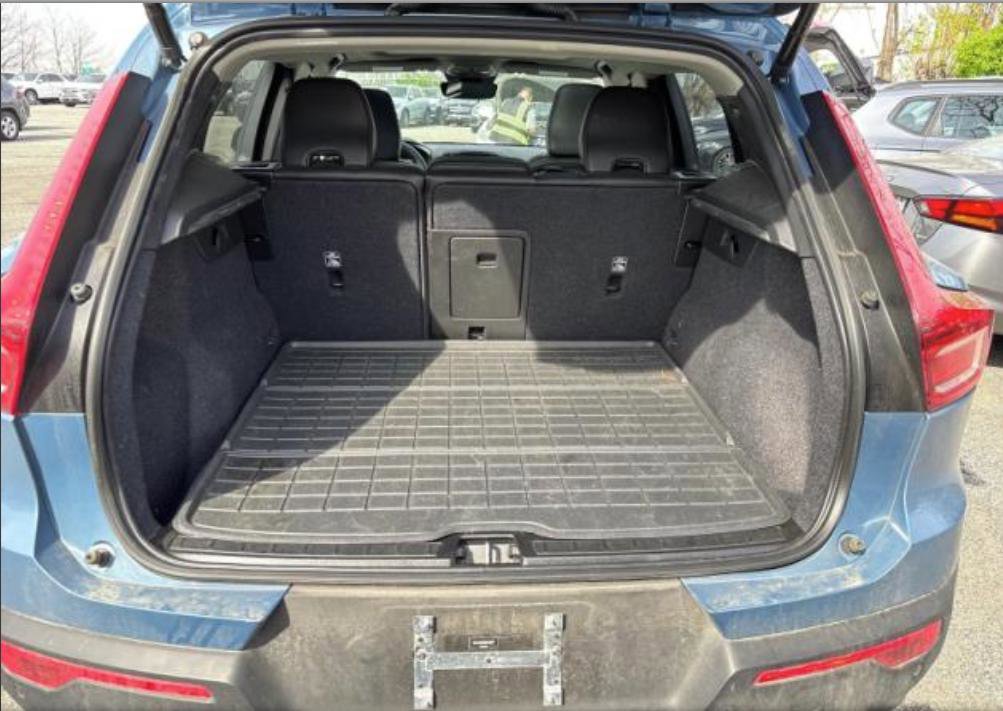 Used 2024 Volvo XC40 B5 Core AWD/4WD image 9
