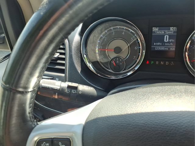 Used 2013 Chrysler Town & Country Touring-L w/ Driver Convenience Group FWD image 20