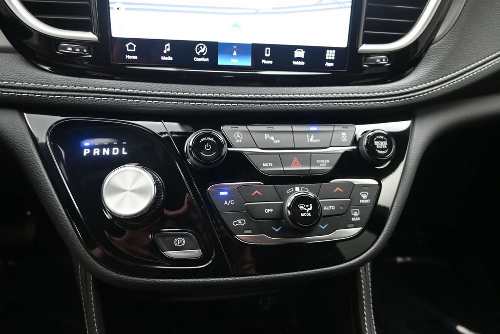 New 2027 Chrysler Pacifica Limited w/ Family Tech Group FWD image 19
