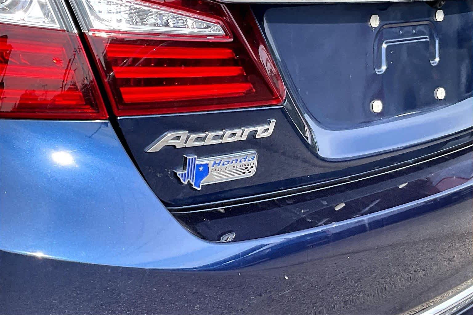Used 2017 Honda Accord EX image 10