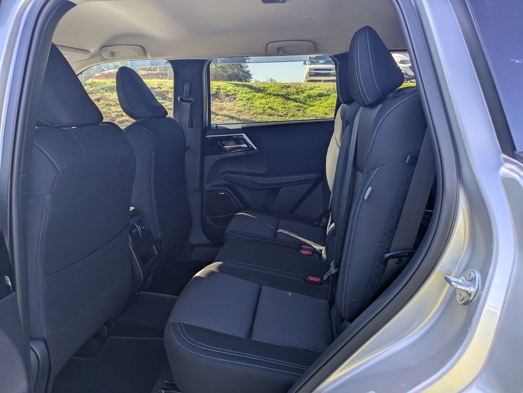 New 2026 Mitsubishi Outlander ES image 12